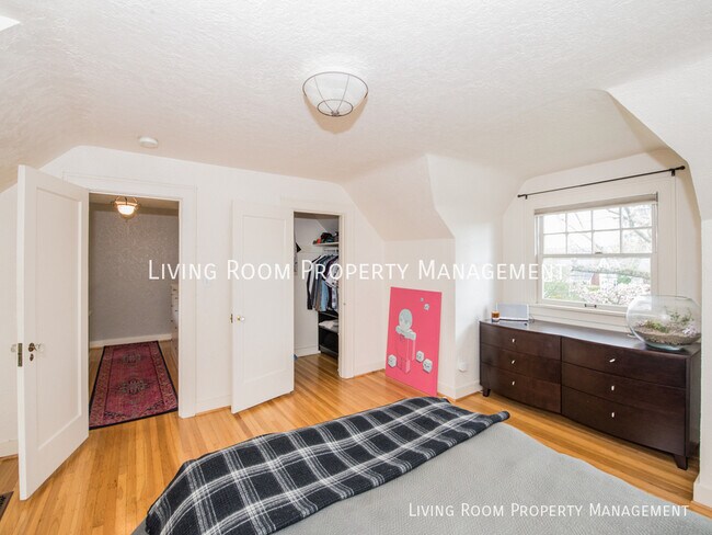 Building Photo - 3023 NE 44th Ave