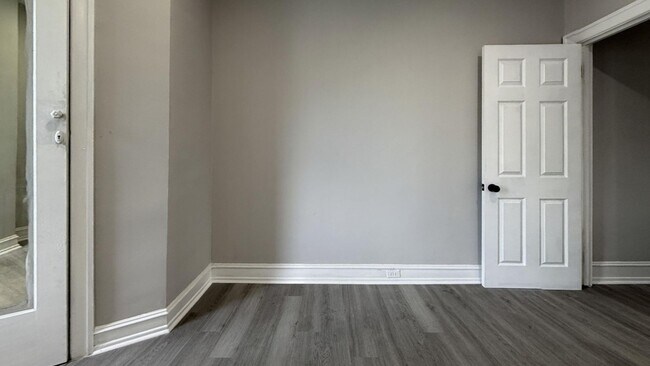 Building Photo - Move-In Ready 3BR Philly Rowhome with Modern Finishes
