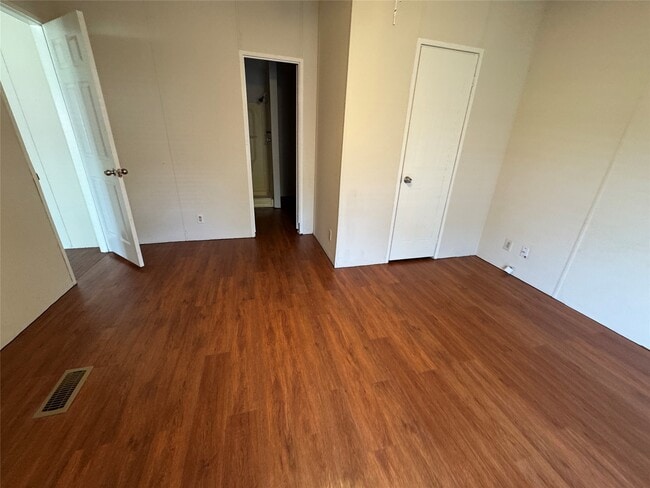 Building Photo - 146 Carmen Blvd