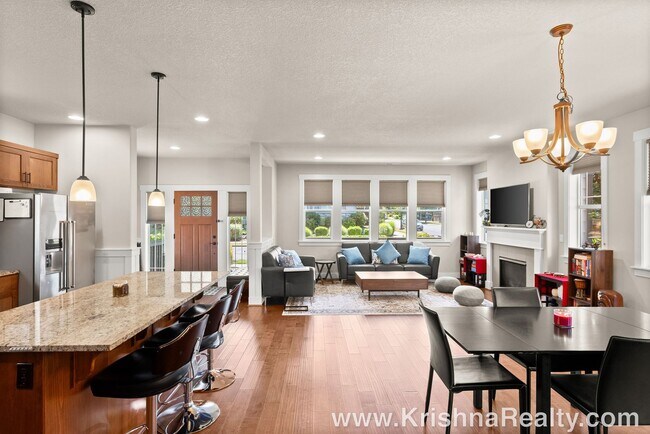 Building Photo - Gorgeous *Corner Lot* 4 BD* 2.5 BA* Single...