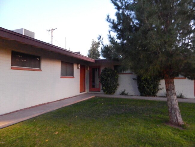 Building Photo - 2103 S Granada Dr