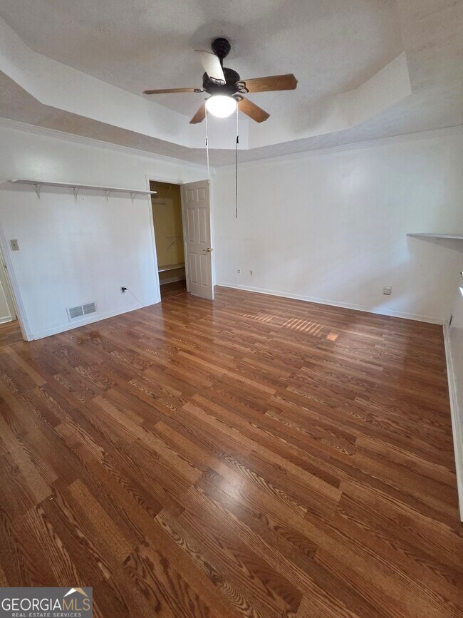 Building Photo - 160 Fox Meadow Dr