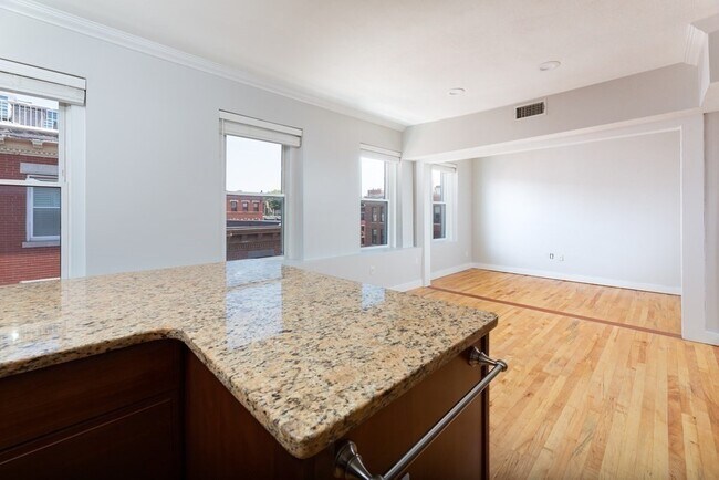 Building Photo - 38 N Bennet St