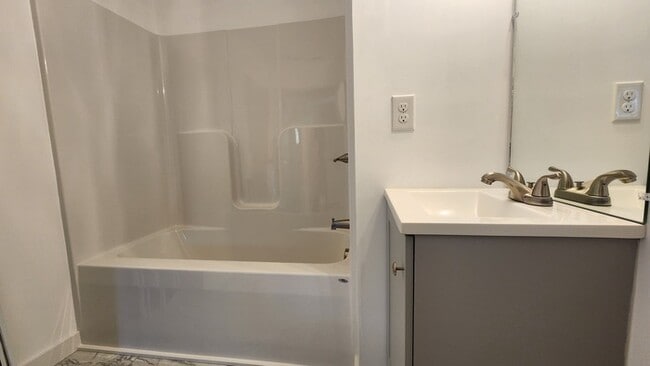 Building Photo - Totally renovated house now for lease