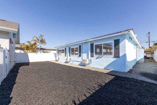 Building Photo - Spacious 3 bedroom, 2 bathroom home in the...