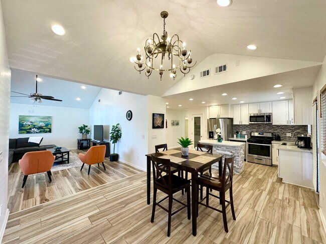 Building Photo - AVAILABLE NOW!! 3 BEDROOM 3 BATHROOM HOME IN JOSHUA TREE!