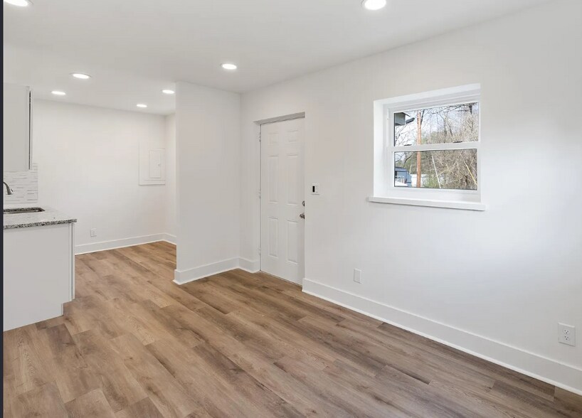 Building Photo - 155 Jones St