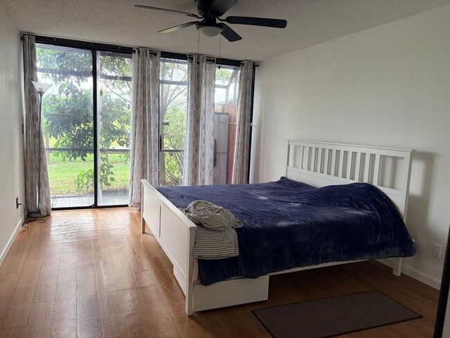 Building Photo - 1641 Fairway Rd