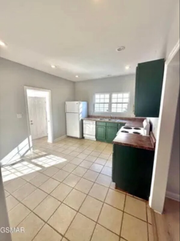 Building Photo - 275 Glascock St