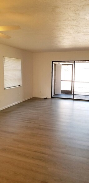 Building Photo - 27600 S View Dr