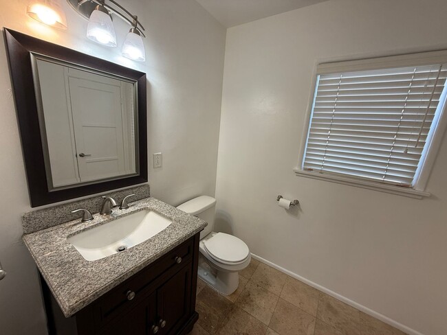 Building Photo - Charming 3-Bedroom Home for Rent in La Cre...