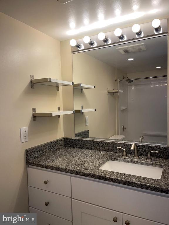 Building Photo - 1420 Locust St