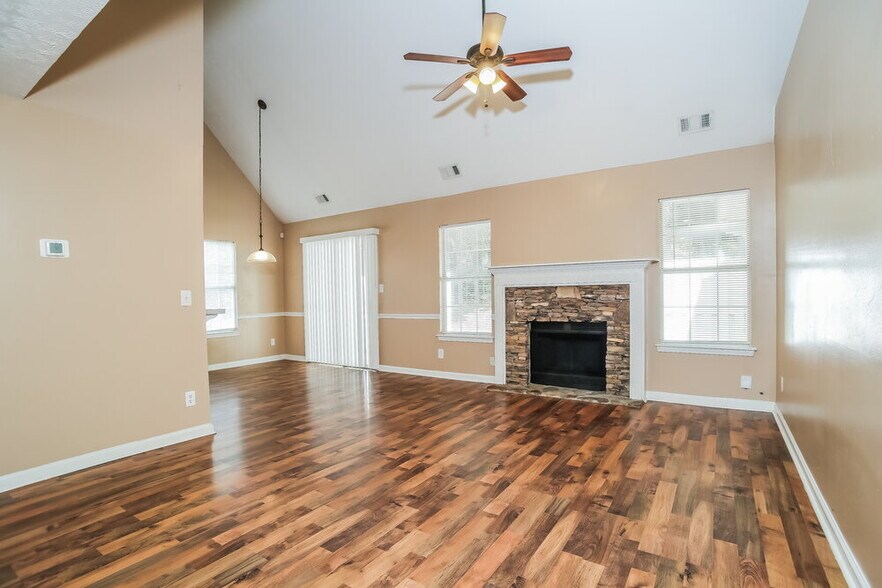 Building Photo - 5622 Riverside Dr