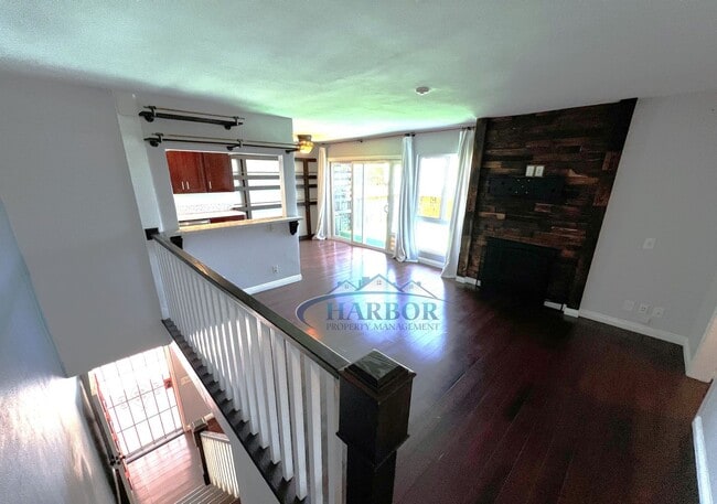 Building Photo - Charming 2-Bed 2-Bath with Private Deck & ...