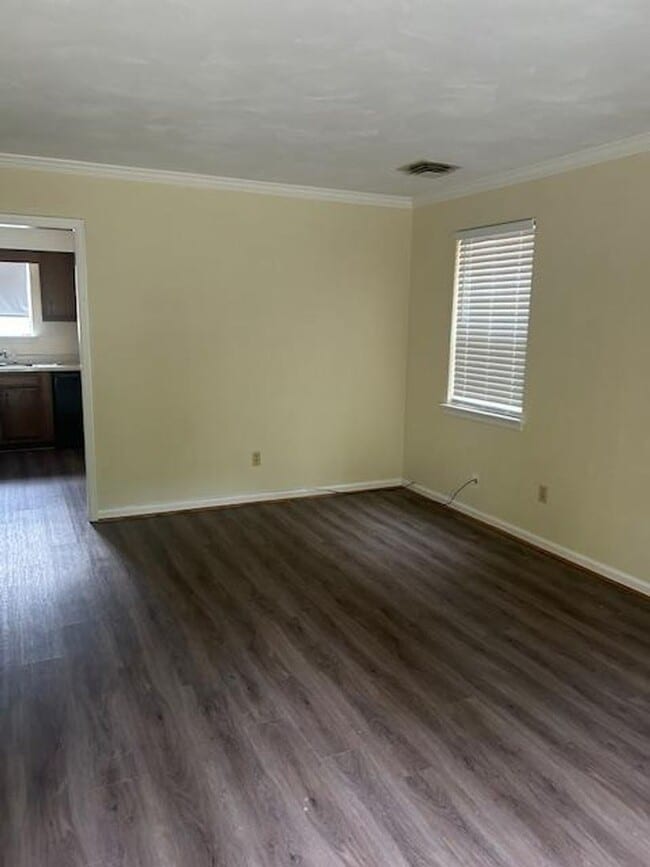 Building Photo - New Listing!