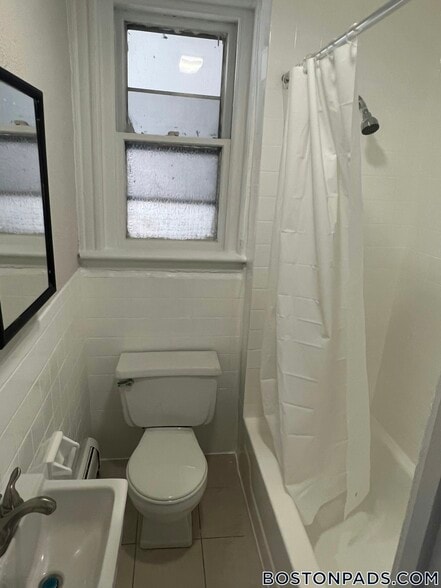 Building Photo - 165 Gove St