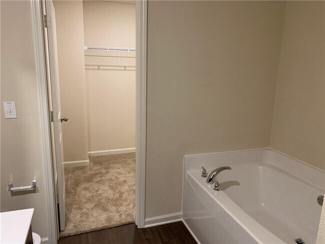 Building Photo - 748 Walnut Creek Cir