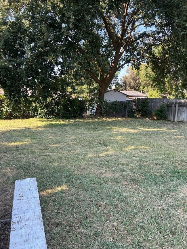 Building Photo - Durham 3 bedroom 2 bath Home, Large yard, ...