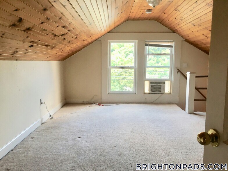 Building Photo - 102 Nonantum St