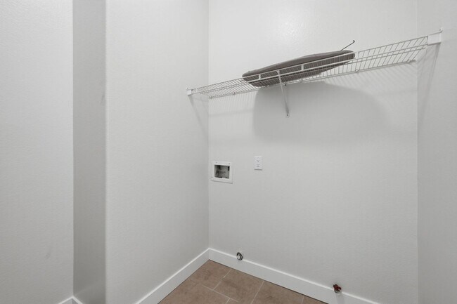 Building Photo - Bright, Updated Home with Spacious Layout & Low-Maintenance Yard