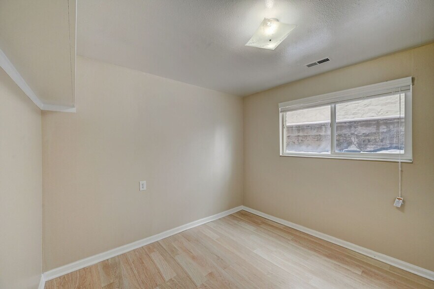 Building Photo - 158 W 300 N