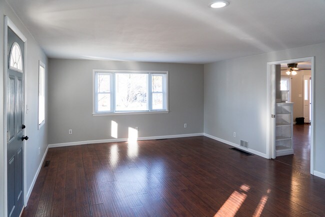 Building Photo - 603 Division St