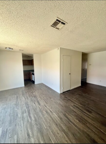 Building Photo - 1750 Karen Ave