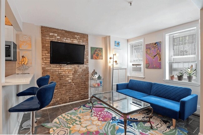 Building Photo - 98 Bright St