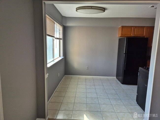 Building Photo - 915 Edison Glen Terrace