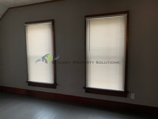 Building Photo - Galion Home