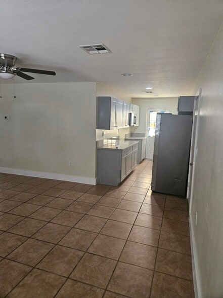 Building Photo - 9628 N 13th St