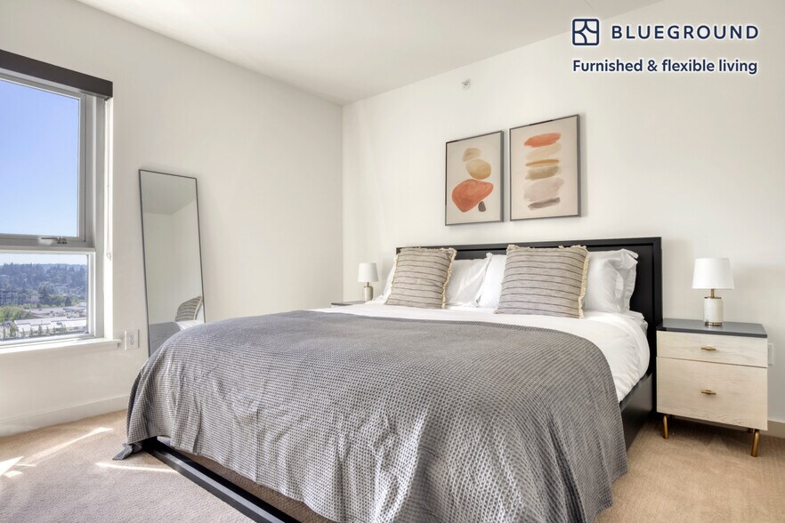 Building Photo - 10301 NE 10th St