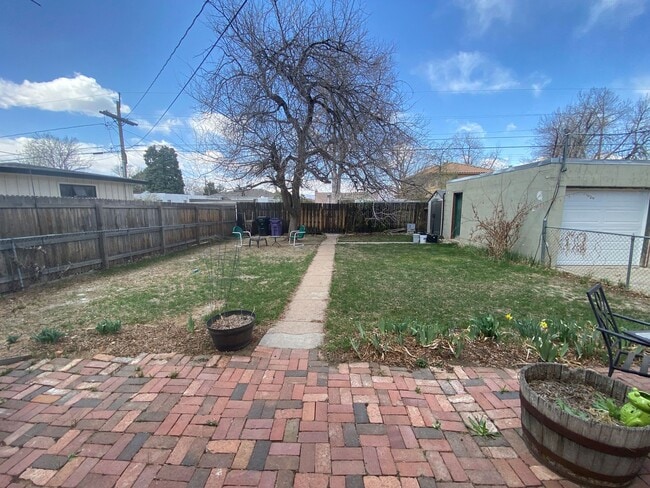 Building Photo - Awesome 2 bedroom Bungalow in Cory-Merill Neighborhood