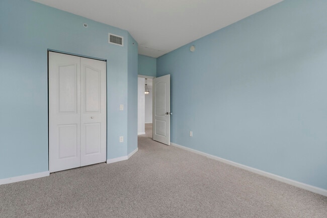 Building Photo - 4302 Myrtlewood Cir W