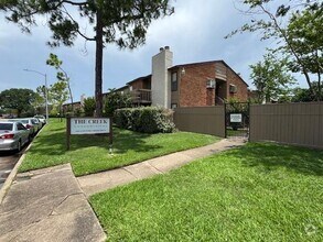 Building Photo - 9101 Country Creek St