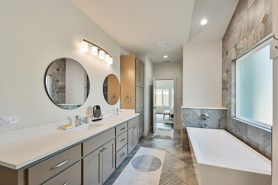 Building Photo - 401 W Brookside Dr