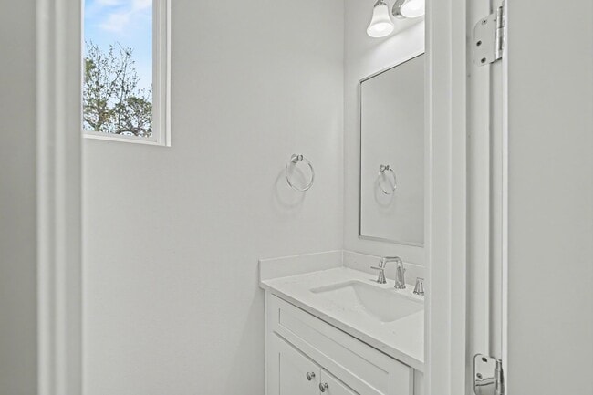 Building Photo - 2502 W Tidwell Rd