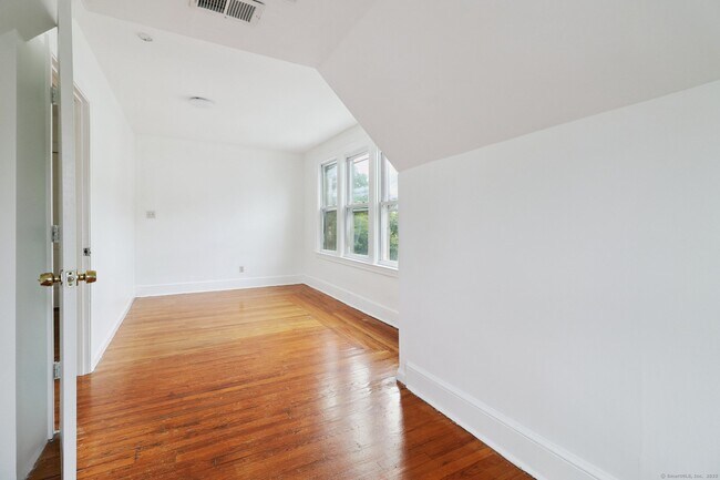 Building Photo - 252 Sheffield Ave