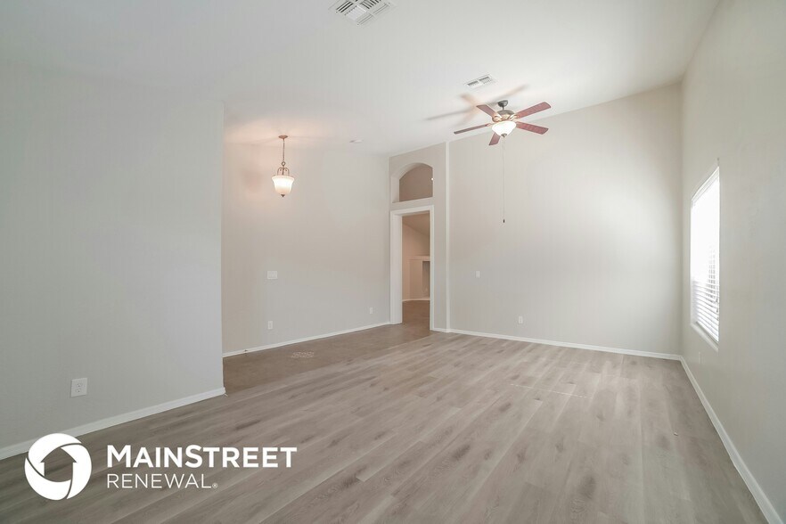 Building Photo - 7917 W Hess Ave