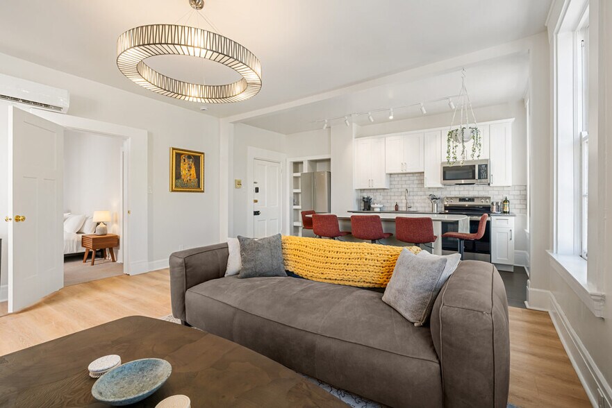 Building Photo - 1326 Broadway