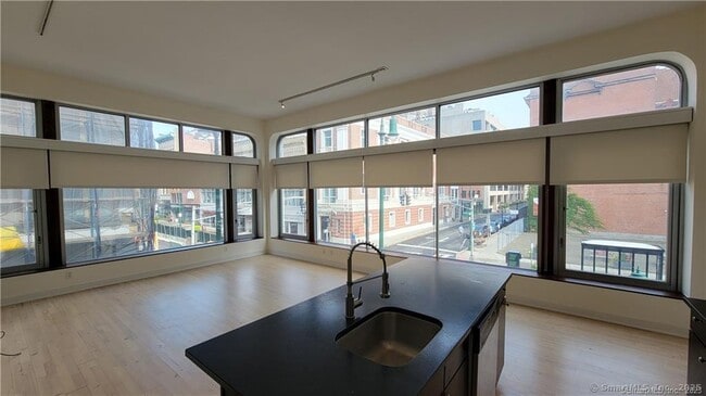 Building Photo - 804 Chapel St