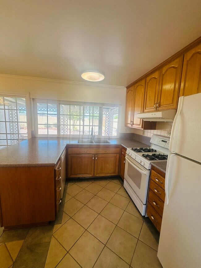 Building Photo - 4056 Caseman Ave