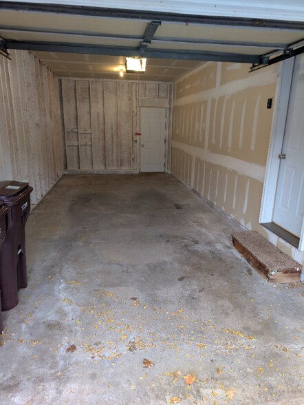 Building Photo - 2316 Damon St