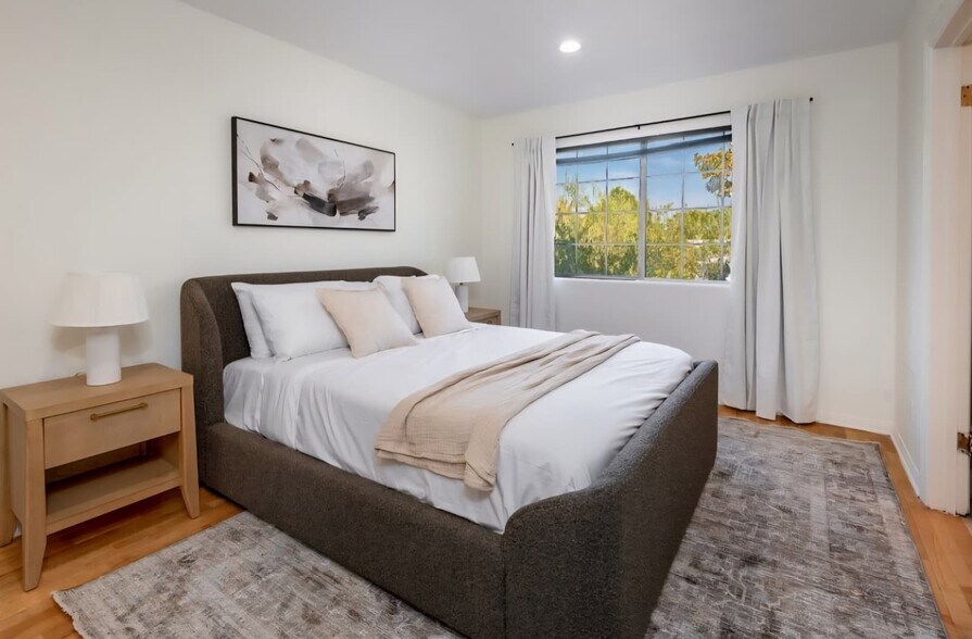 Building Photo - 525 N Orange Dr