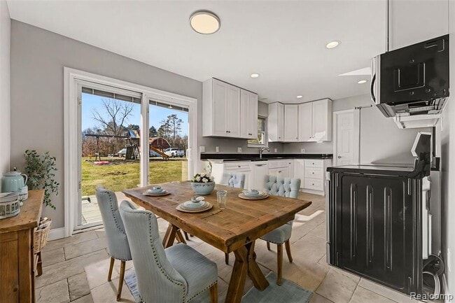 Building Photo - 880 Hemingway Rd