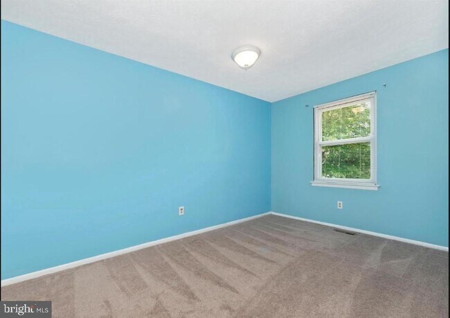 Building Photo - 381 W Thornhill Pl