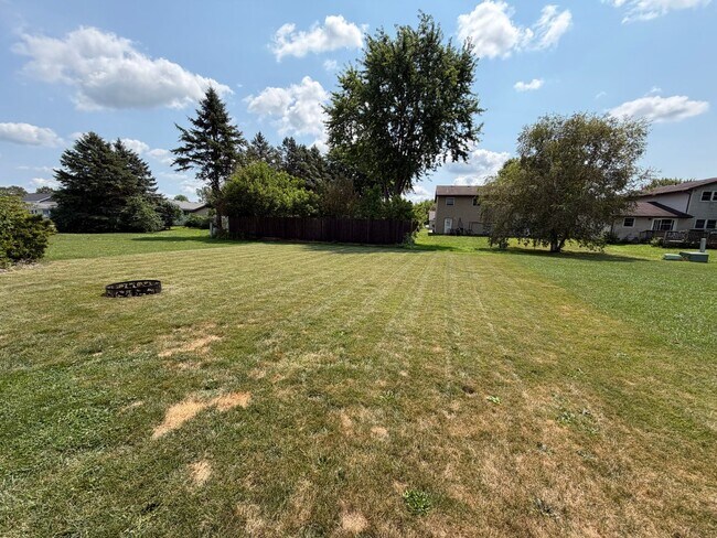 Building Photo - 514/516 Pheasant Drive