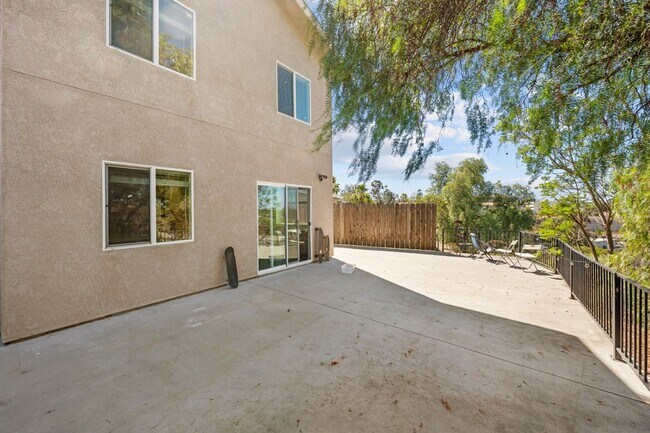 Building Photo - 5377 E Falls View Dr