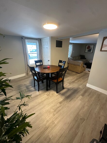 Building Photo - 150 E North St