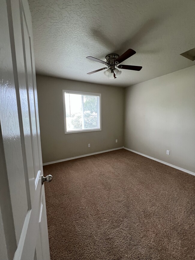 Building Photo - 561 W Palmer Dr
